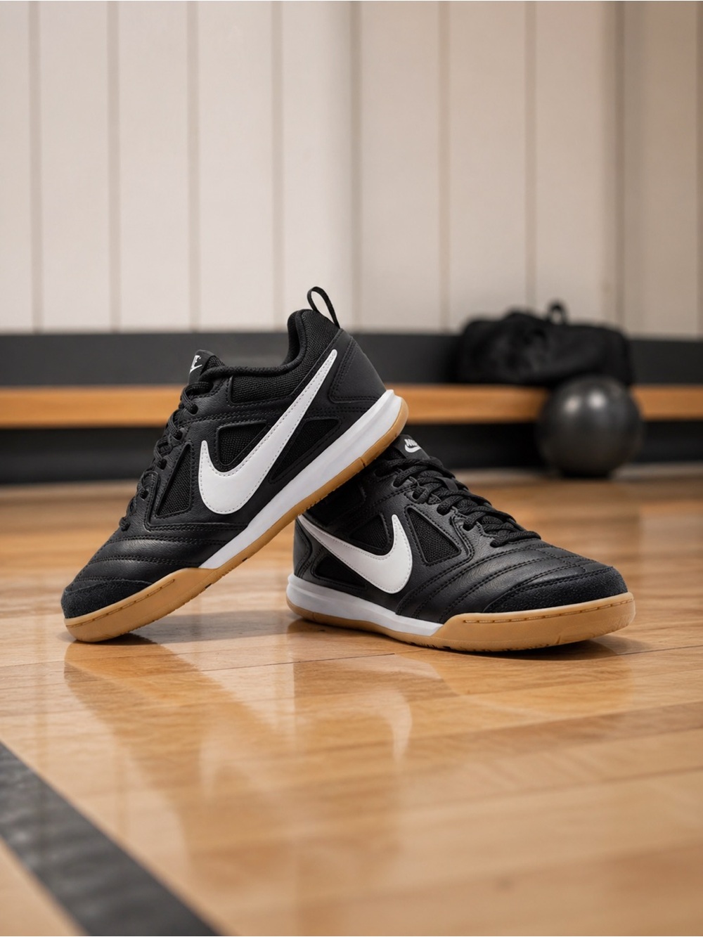 Nike Gato Big kids Indoor Soccer Shoes - Black/White/Gum